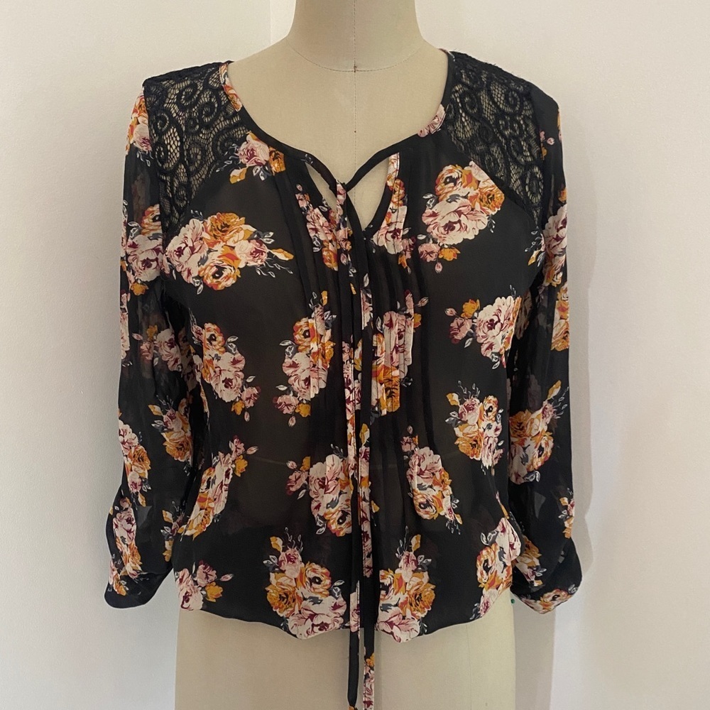 COPY - Sheer floral blouse with lace detail